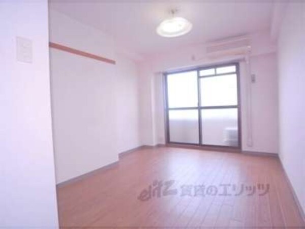 洋室(洋室６，６帖できれいなお部屋です。)