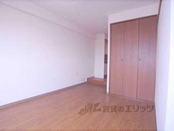 洋室(洋室６，６帖できれいなお部屋です。)