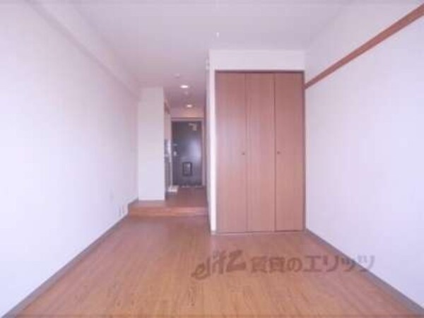 洋室(洋室６，６帖できれいなお部屋です。)