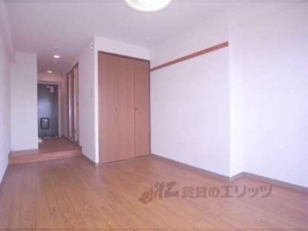 洋室(洋室６，６帖できれいなお部屋です。)