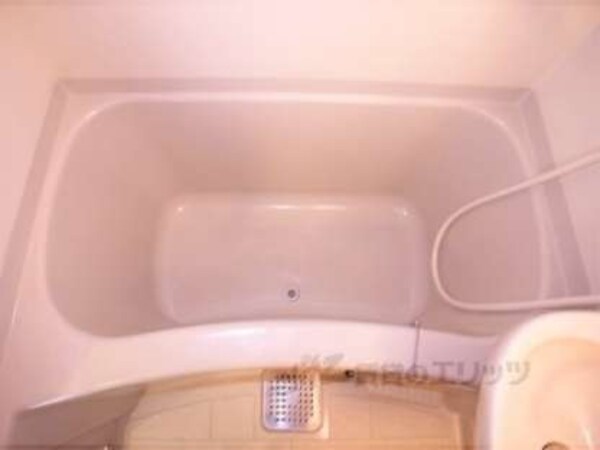 風呂(浴槽もゆったり疲れますね。)