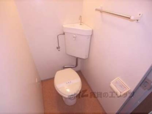 トイレ(タオルかけ付いてます。)