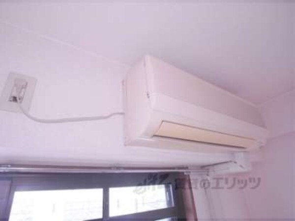 エアコン(夏場の必需品です。)