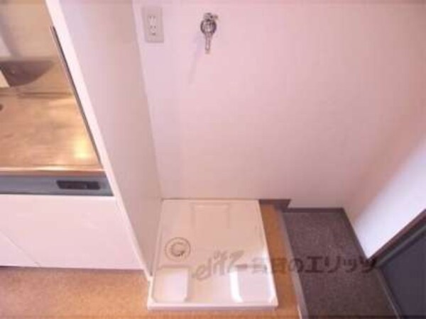 洗濯機置場(雨に濡れない室内の洗濯機置き場)