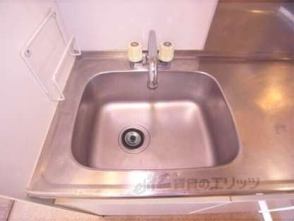 キッチン(きれいな流し台ですね。)