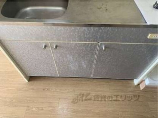 収納下部