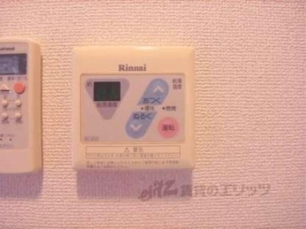 給湯機(パネル操作も簡単ですよ)