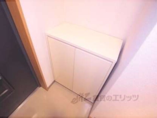 下駄箱(上に鍵など置くと便利ですよ。)