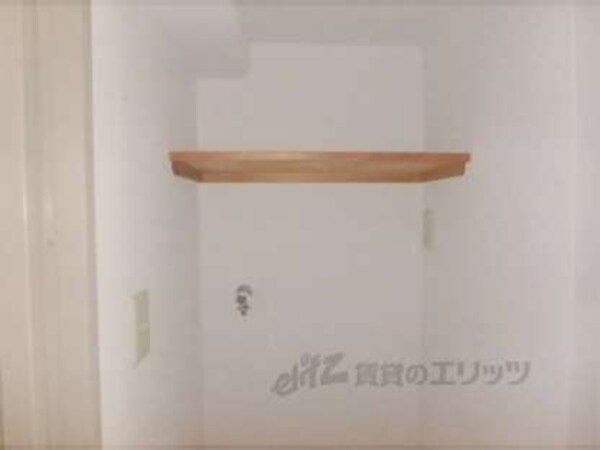 洗濯機置き場の上棚