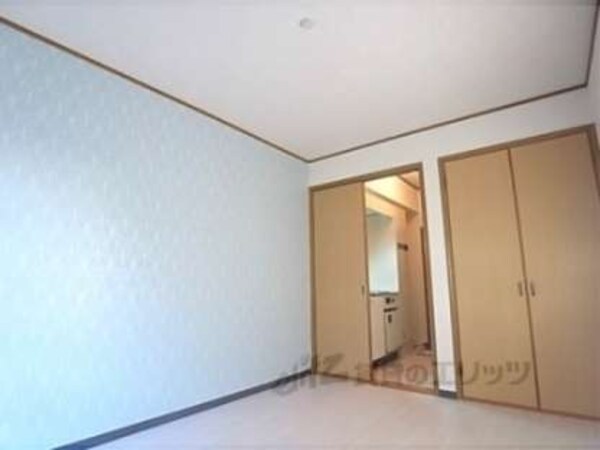 洋室(すっきりとして使いやすい形のお部屋です)
