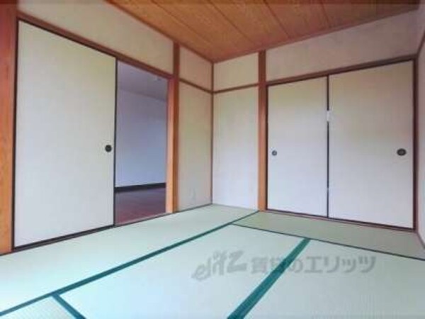 和室(きれいな畳です)