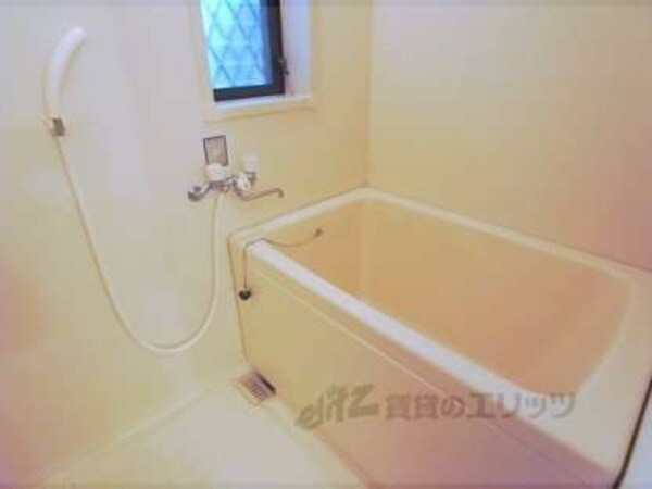 風呂(お風呂に窓がありますので換気しやすいです)