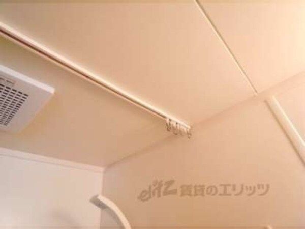 カーテンレール(カーテンで仕切れます)