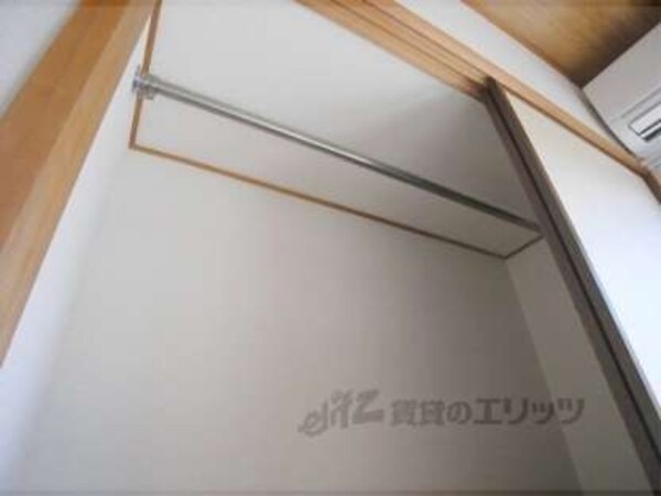収納(ハンガーをかけることもできます)