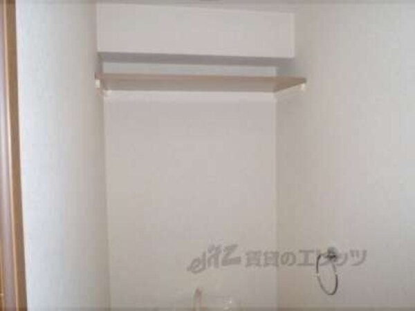 トイレ(棚も付いています)