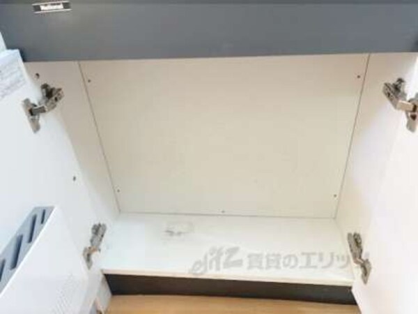収納下部