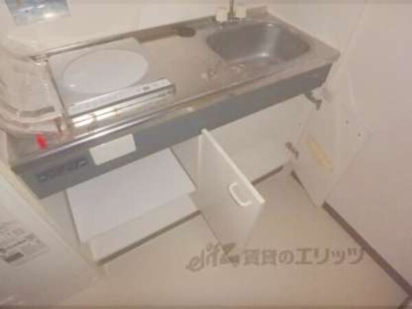 収納下部