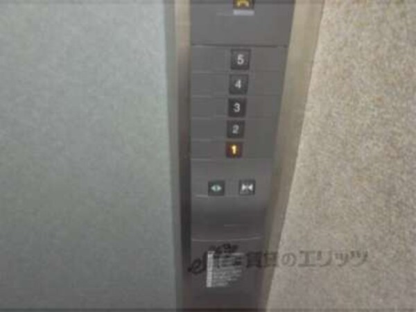 エレベーター内