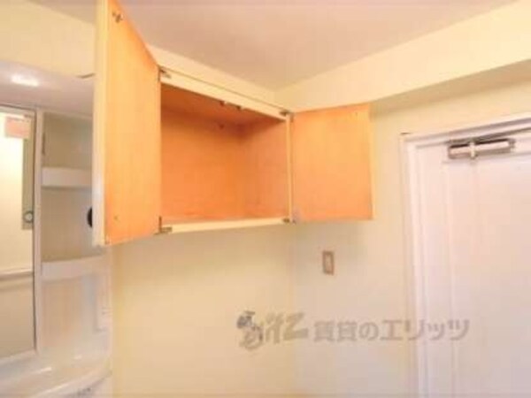 洗濯機上部収納(洗濯用品の整理に便利です。)