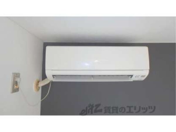 エアコン(横　冷蔵庫置き場)