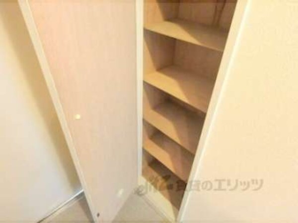 下駄箱(大きな下駄箱です。)