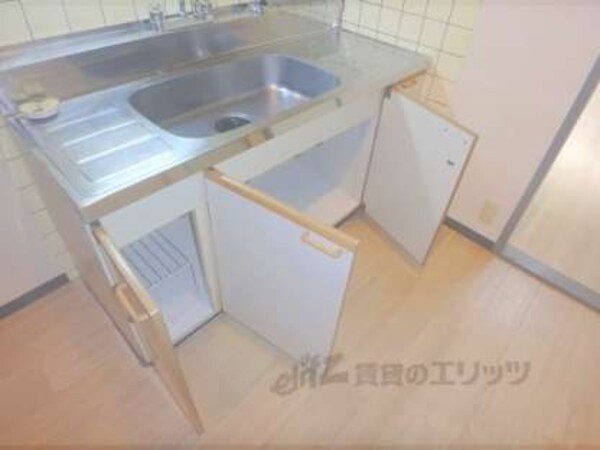 収納下部