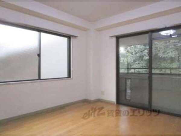 洋室(広々８帖のお部屋です)