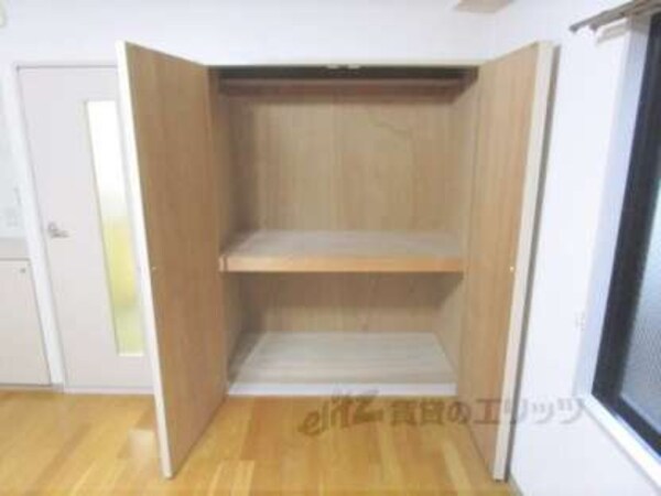 洋室収納(大きな収納で部屋もきれいになります)