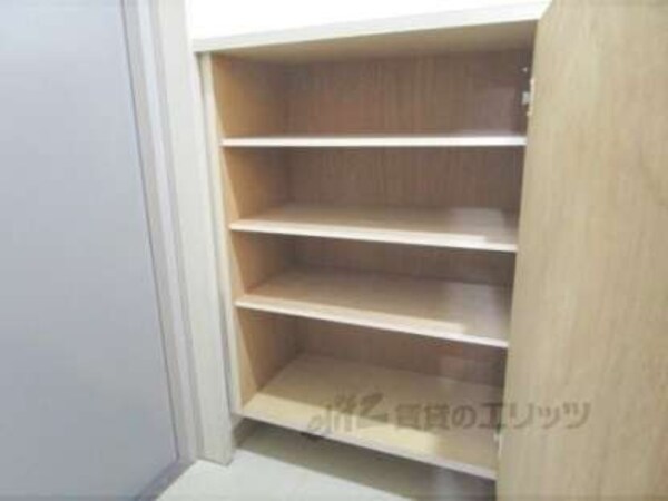 下駄箱(靴の収納に便利です)