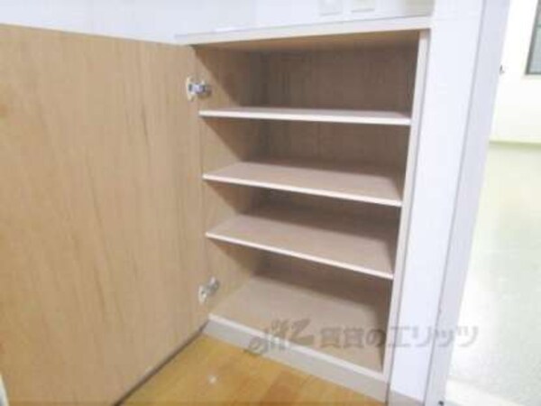 洋室収納(小さな収納付きは嬉しい)