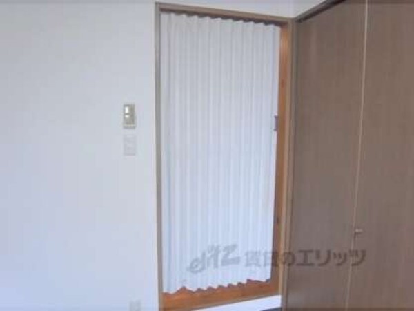 窓(アコーディオンカーテン)