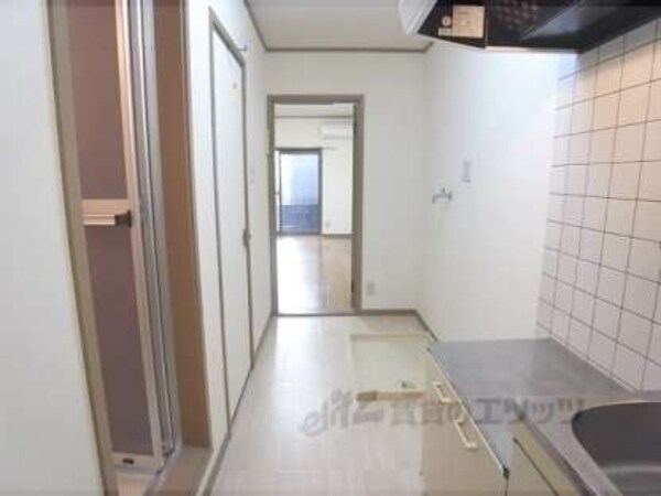 廊下(玄関からの光景)