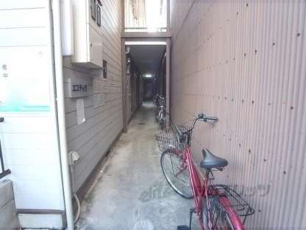 駐輪場(共用廊下に置いて下さい)