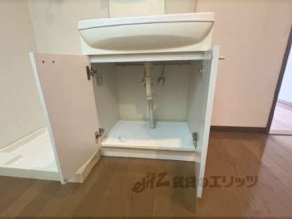 収納下部