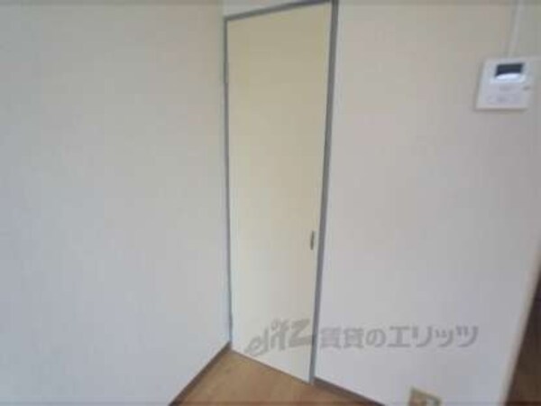 収納(奥行きありますが横が狭いです)
