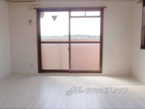 洋室(清潔感のある真っ白なお部屋です☆)