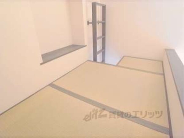 ロフト(便利な棚付きです。)