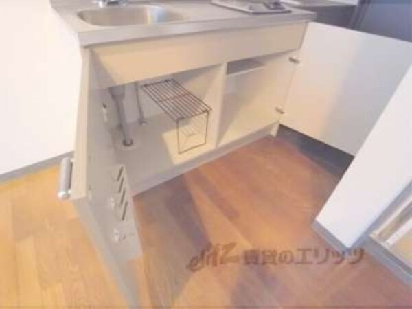 キッチン下部収納1(キッチン具収納などお好きにご利用下さい。)