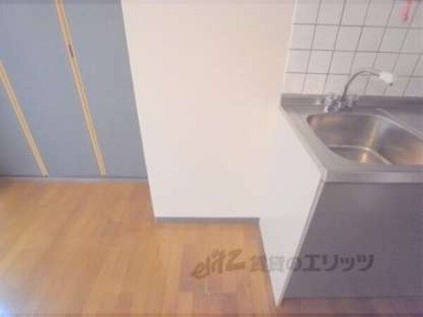 冷蔵庫置場(キッチン横に置いて頂けます。)