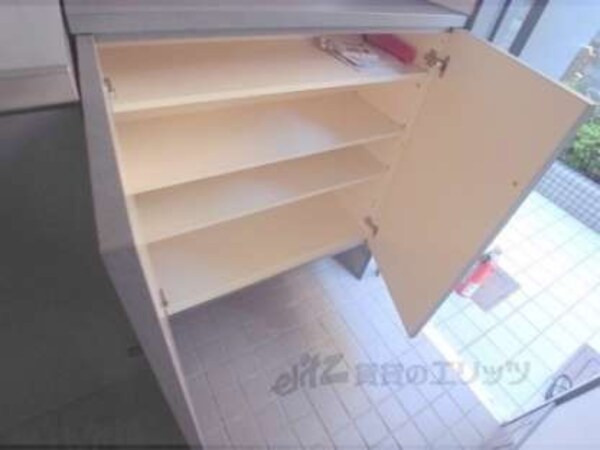 下駄箱(大きめの下駄箱で、靴の多い方でも安心。)