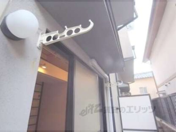 テラス(便利な物干竿掛け付きです。)