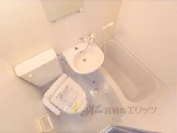 ユニットバス(洗浄機能付きのトイレです。)