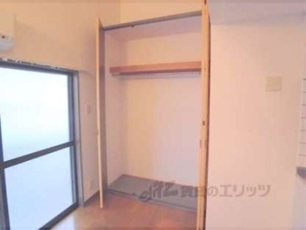 収納(高さもあり、広めの収納スペースです。)