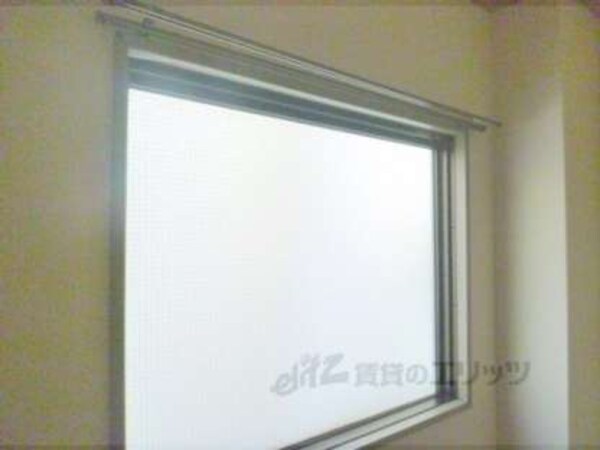 洋室(洋室東側採光窓)