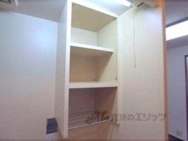 上部収納棚
