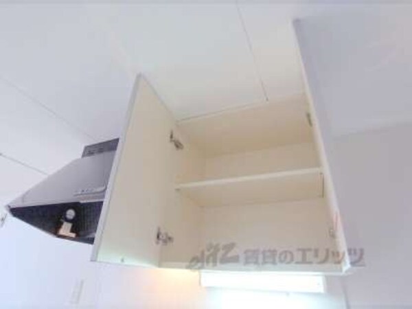 キッチン　上部収納