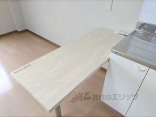 キッチン下部収納(キッチンの収納も広々ですよ。)