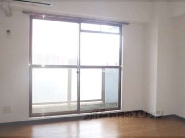 洋室(よく日の入るお部屋です)