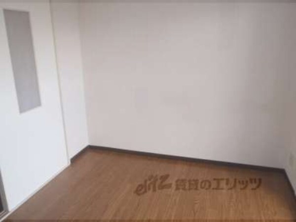 洋室(よく日の入るお部屋です)
