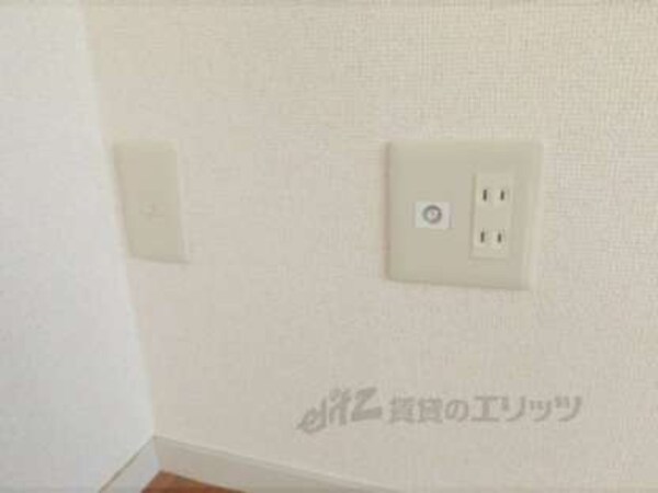 コンセント各種(洋室　２箇所コンセント有り)